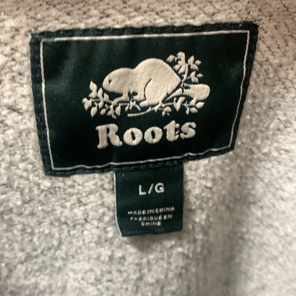 ROOTS women’s salt and pepper sweater (L) - Picture 3 of 4